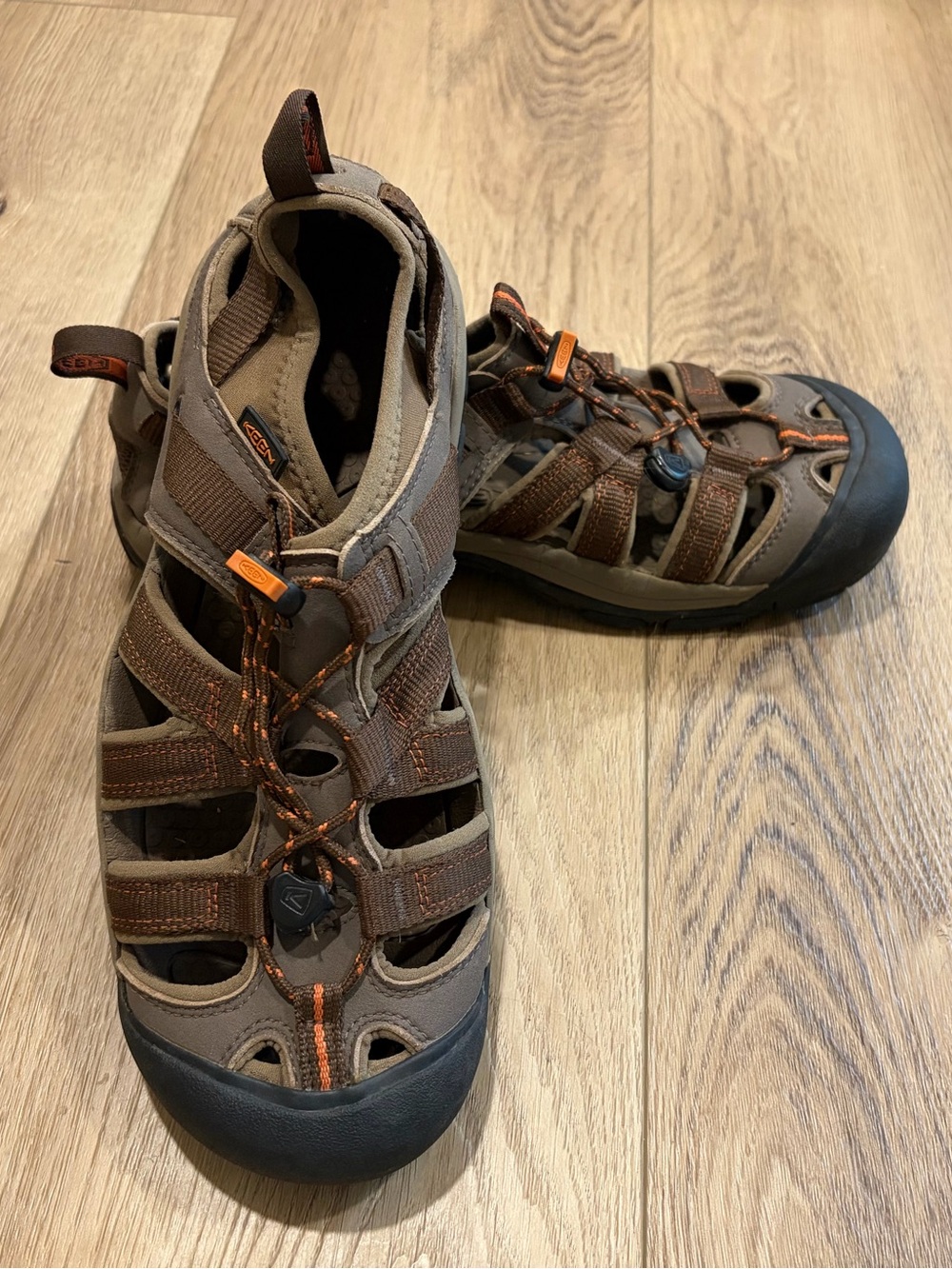 Keen brown and orange outdoor water shoe men’s 9.5 EU 42.5
